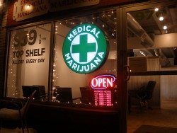 640px-Discount_Medical_Marijuana_-_2