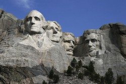 640px-Dean_Franklin_-_06.04.03_Mount_Rushmore_Monument_(by-sa)-3_new