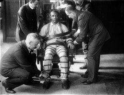 Electric_Chair_at_Sing_Sing-noborder ElectricChairSingSing